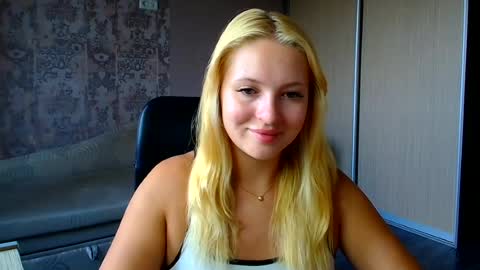 Snapshot of _mila_la_ chatting on 08/04/26, 08:39 Melanie online show from 08/04/26, 08:39
