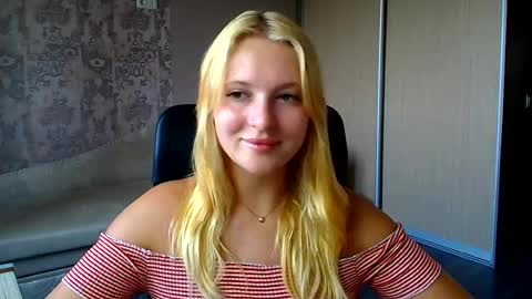 Snapshot of _mila_la_ chatting on 08/07/26, 09:55 Melanie online show from 08/07/26, 09:55