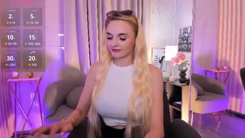 Snapshot of _mila_lux_ chatting on 06/14/26, 01:46 Mila online show from 06/14/26, 01:46