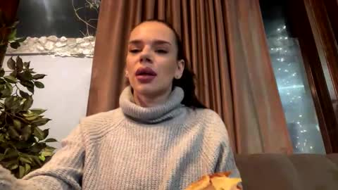 AstrideVonTeese online show from 12/19/24, 04:02