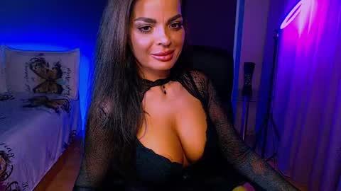 Snapshot of _milani_ chatting on 06/16/26, 05:04 Milani online show from 06/16/26, 05:04