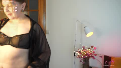 Snapshot of _million_dollarsmile chatting on 11/24/25, 01:11 _million_dollarsmile online show from 11/24/25, 01:11