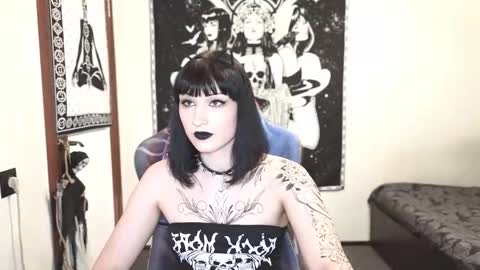 Millisi online show from 10/26/25, 10:15