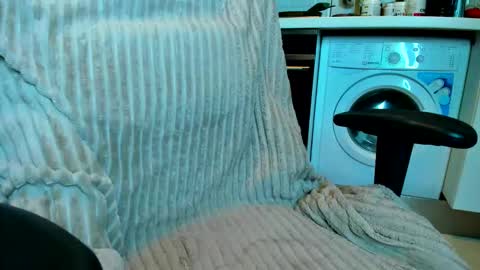 Snapshot of _miss_eva_ chatting on 12/20/25, 04:19 Eva online show from 12/20/25, 04:19