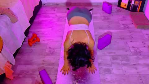 karoline uwu online show from 10/28/25, 12:25