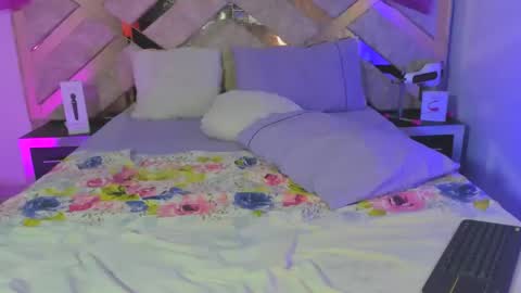 Snapshot of _miss_khloe chatting on 01/08/25, 10:48 Khloe  online show from 01/08/25, 10:48