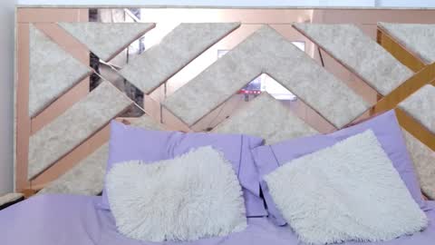 Khloe  online show from 11/29/25, 06:55