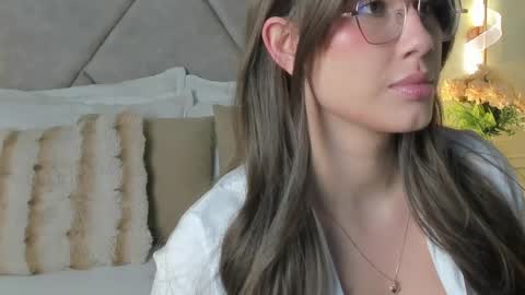 kimberley cruz online show from 10/31/25, 12:06