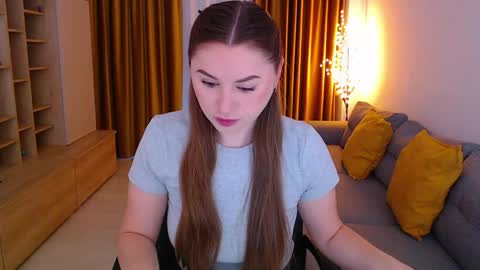 Mia online show from 04/12/26, 05:34