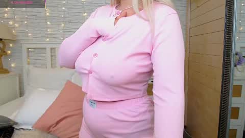 Snapshot of _mistyfox chatting on 03/04/25, 01:12 Misty online show from 03/04/25, 01:12