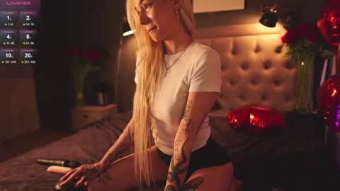 Snapshot of _miumiu_ chatting on 02/14/25, 02:18 Sasha online show from 02/14/25, 02:18