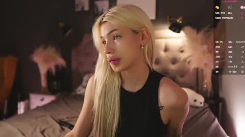 Snapshot of _miumiu_ chatting on 02/22/25, 08:53 Sasha online show from 02/22/25, 08:53