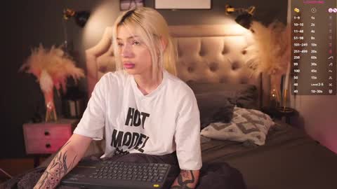 Snapshot of _miumiu_ chatting on 03/07/25, 05:51 Sasha online show from 03/07/25, 05:51