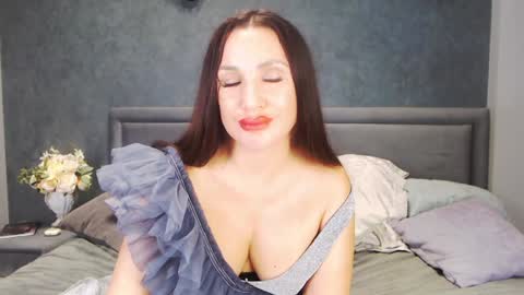 Snapshot of _monica__bellucci_ chatting on 01/11/25, 07:39 Alice online show from 01/11/25, 07:39