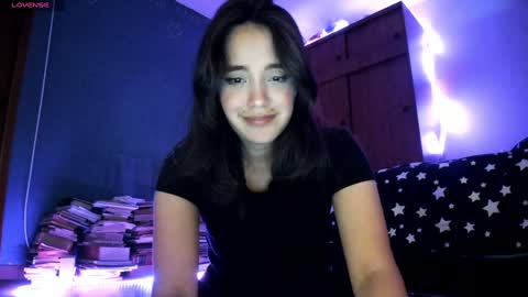 Snapshot of _moon_cake_ chatting on 12/20/24, 04:42 Next stream 950 pm Colombia time xd online show from 12/20/24, 04:42