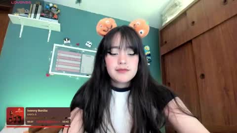 Snapshot of _moon_cake_ chatting on 10/09/25, 04:21 Next stream 950 pm Colombia time xd online show from 10/09/25, 04:21