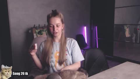 Snapshot of _mother_of_cats chatting on 12/03/25, 07:45 Debby online show from 12/03/25, 07:45