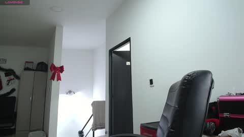 Snapshot of _mr_panda_ chatting on 12/25/24, 05:37 Panda  online show from 12/25/24, 05:37