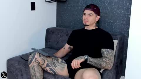 Snapshot of _mrcock_ chatting on 10/26/25, 10:25 _mrcock_ online show from 10/26/25, 10:25