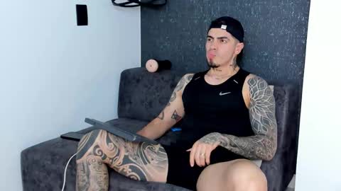 Snapshot of _mrcock_ chatting on 11/02/25, 12:13 _mrcock_ online show from 11/02/25, 12:13