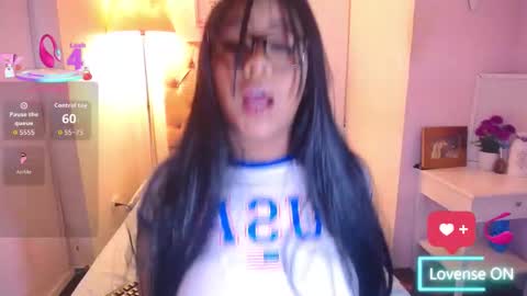 Snapshot of _nahom_ chatting on 11/12/25, 12:33 nahomi online show from 11/12/25, 12:33