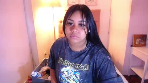 Snapshot of _nahom_ chatting on 11/13/25, 10:52 nahomi online show from 11/13/25, 10:52