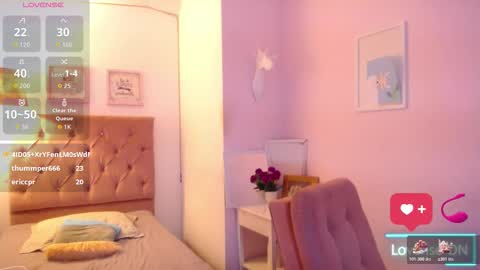 Snapshot of _nahom_ chatting on 11/18/25, 10:36 nahomi online show from 11/18/25, 10:36