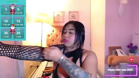 Snapshot of _nahom_ chatting on 12/13/25, 08:47 nahomi online show from 12/13/25, 08:47