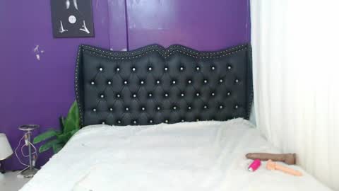 Snapshot of _nakedsabrina chatting on 06/13/26, 05:27 jenny claire online show from 06/13/26, 05:27