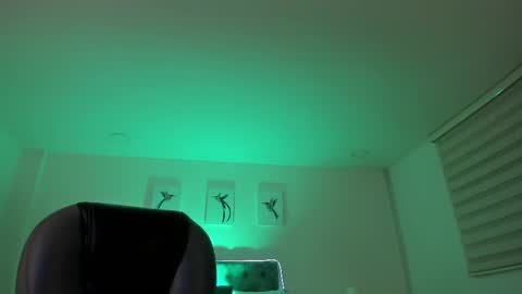 Natalie online show from 10/01/25, 03:56