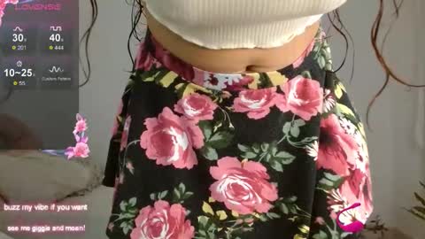 _nayade_ online show from 09/21/25, 11:39