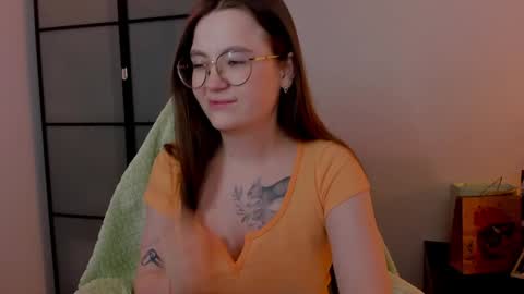 Mia with a big heart  online show from 02/08/25, 03:30