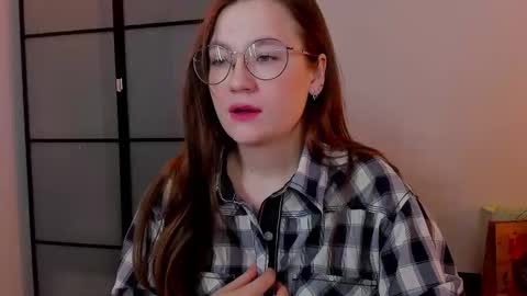 Mia with a big heart  online show from 02/15/25, 03:20