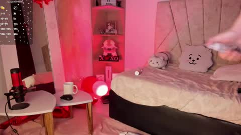 Snapshot of _niah_ chatting on 02/16/25, 08:22 Niah You can call me Ni or cutie haha online show from 02/16/25, 08:22