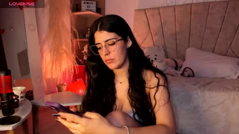 Snapshot of _niah_ chatting on 02/18/25, 09:31 Niah You can call me Ni or cutie haha online show from 02/18/25, 09:31