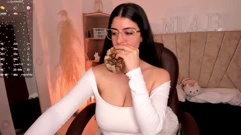 Snapshot of _niah_ chatting on 03/04/25, 12:18 Niah You can call me Ni or cutie haha online show from 03/04/25, 12:18