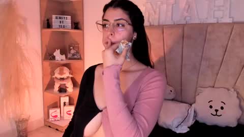 Snapshot of _niah_ chatting on 03/05/25, 12:16 Niah You can call me Ni or cutie haha online show from 03/05/25, 12:16