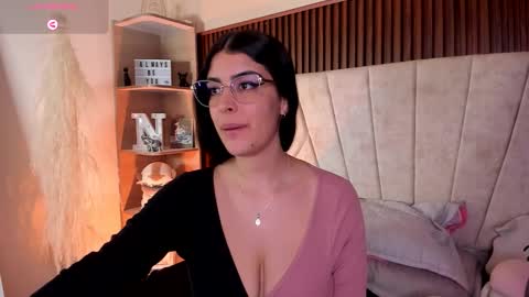 Snapshot of _niah_ chatting on 10/21/25, 08:20 Niah You can call me Ni or cutie haha online show from 10/21/25, 08:20