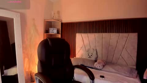 Snapshot of _niah_ chatting on 11/05/25, 08:42 Niah You can call me Ni or cutie haha online show from 11/05/25, 08:42