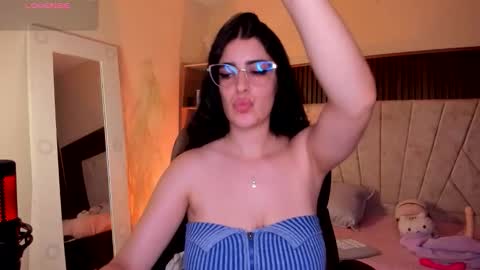 Snapshot of _niah_ chatting on 11/13/25, 09:36 Niah You can call me Ni or cutie haha online show from 11/13/25, 09:36