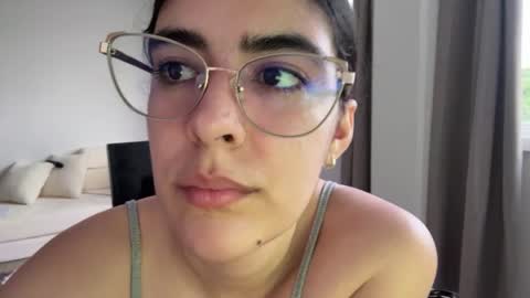 Niah  You can call me Ni or cutie haha online show from 04/05/26, 10:18