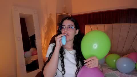 Niah  You can call me Ni or cutie haha online show from 04/07/26, 09:04