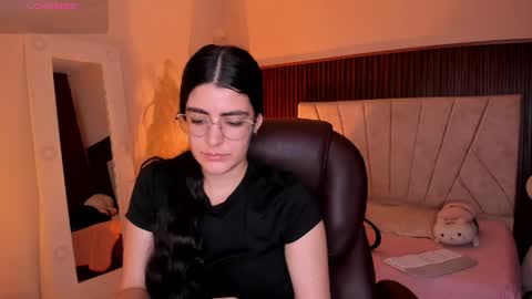 Niah  You can call me Ni or cutie haha online show from 04/15/26, 09:26