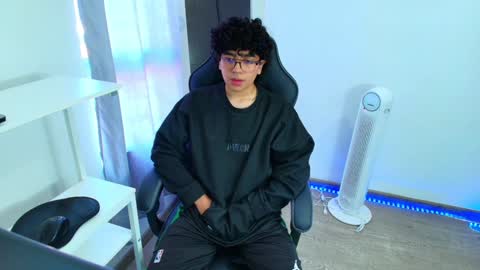 Nicolas online show from 01/20/25, 04:23