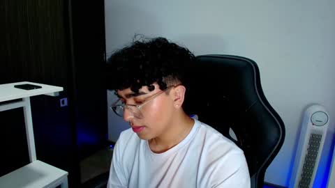 Nicolas online show from 02/05/25, 10:44