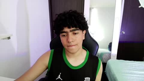 Nicolas online show from 02/19/25, 06:43