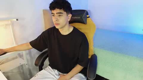 Nicolas online show from 10/12/25, 08:30