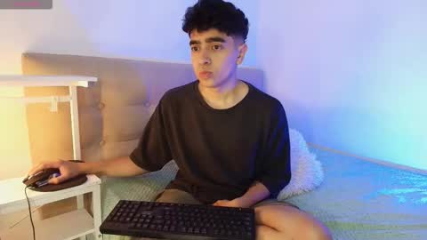 Nicolas online show from 10/26/25, 05:02