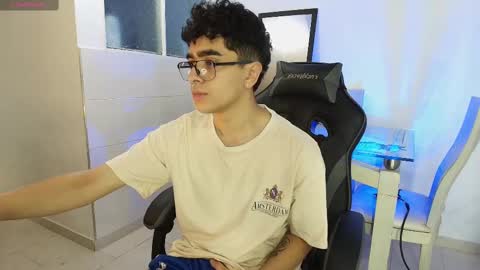 Nicolas online show from 11/11/25, 03:06