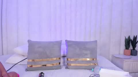 Snapshot of _nicole_moon chatting on 02/17/26, 03:36 Niole online show from 02/17/26, 03:36